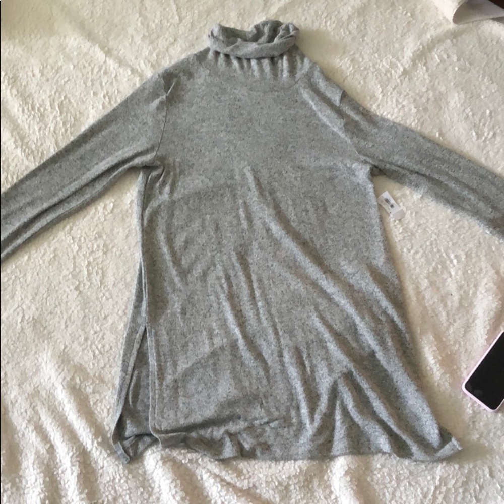 Turtle neck long sleeve.
